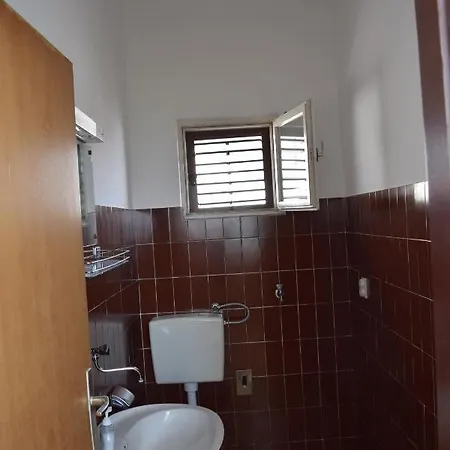 Apartment Apartman Srima Iv/2 *